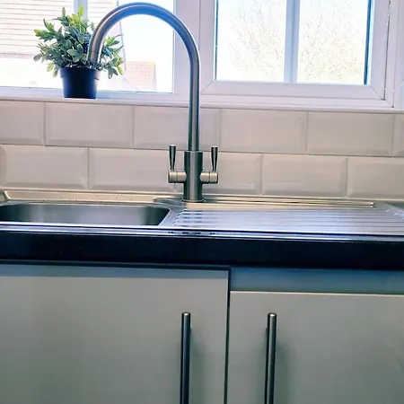 別荘 Modern 2 Bed House, Free Parking, Central Location *