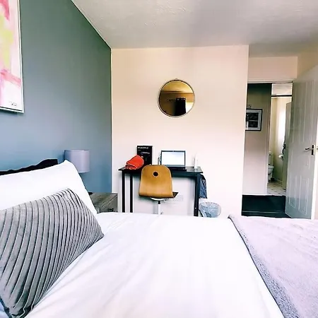 Holiday home Modern 2 Bed House, Free Parking, Central Location Bristol