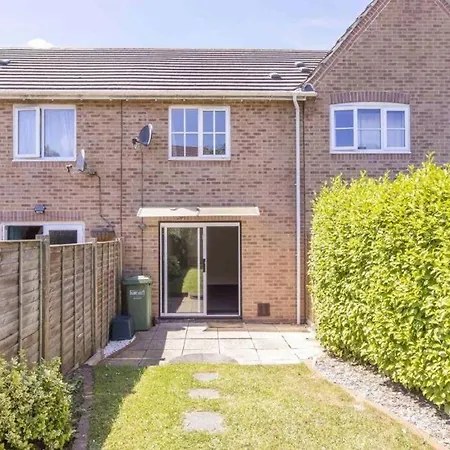 Modern 2 Bed House, Free Parking, Central Location Bristol