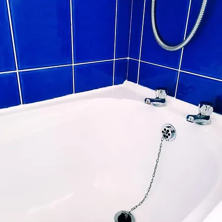 Modern 2 Bed House, Free Parking, Central Location Бристоль