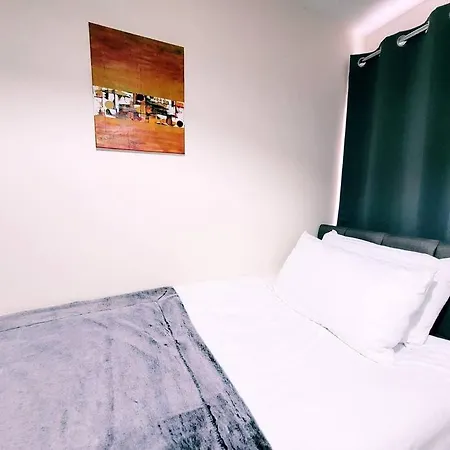 Modern 2 Bed House, Free Parking, Central Location Hébergement de vacances Bristol