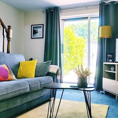 Modern 2 Bed House, Free Parking, Central Location Casa de Férias Bristol