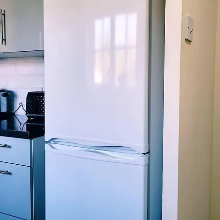 Hébergement de vacances Modern 2 Bed House, Free Parking, Central Location *